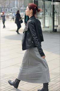 v2 slot Shi Wenyu mengenakan gaun hitam berpinggang tinggi untuk menunjukkan lekuk tubuhnya yang sempurna